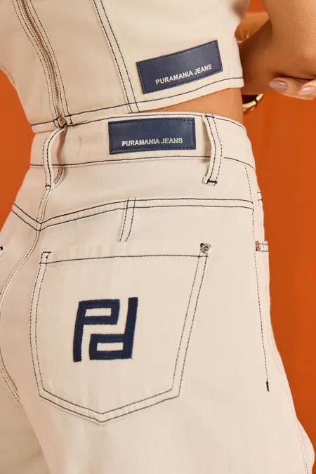 Bermuda Jeans Mom Feminina em Algodão Off White Puramania Bermuda Jeans Mom Feminina em Algodão Off White Puramania